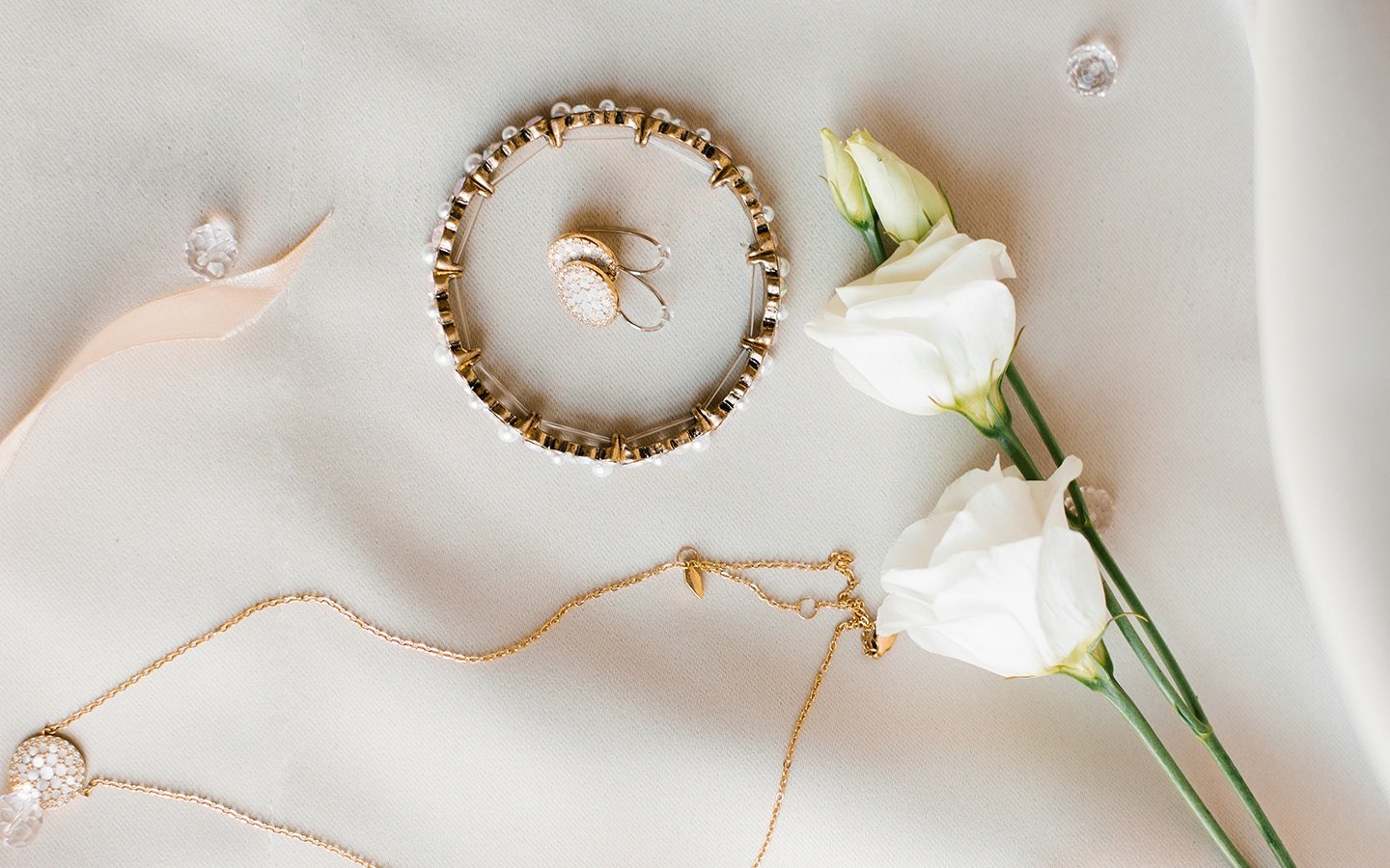 The Art of Handmade Beaded Bracelets: A Timeless Fashion Statement